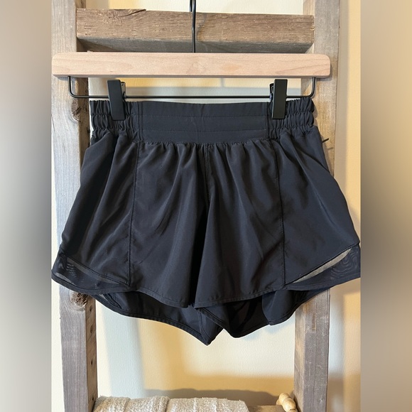 LULULEMON Hotty Hot Short II Long 4" In Black Size 4 - Picture 5 of 6